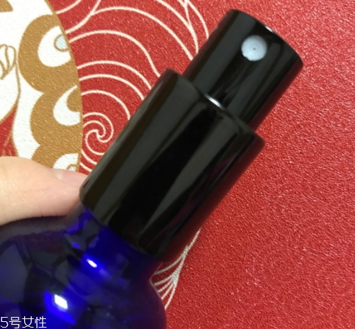 純露可以當噴霧嗎？隨時為你補充水分