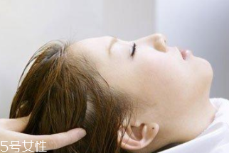 頭發(fā)干燥用什么護(hù)發(fā)素？滋潤(rùn)保濕型
