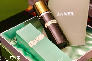 海藍(lán)之謎精萃液跟爽膚水有什么區(qū)別？用于爽膚水之后