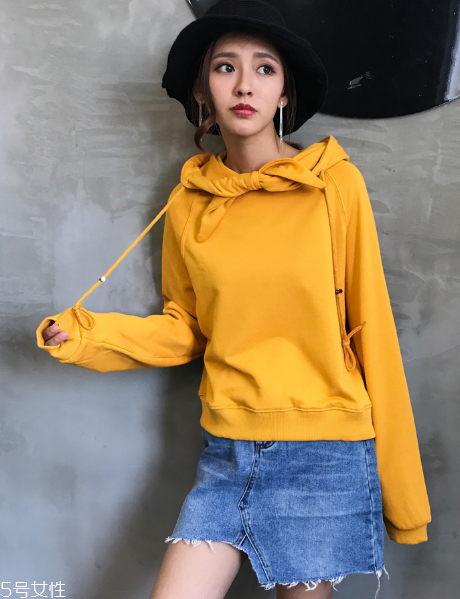 春天穿什么樣的衛(wèi)衣好看？春日百變衛(wèi)衣穿搭