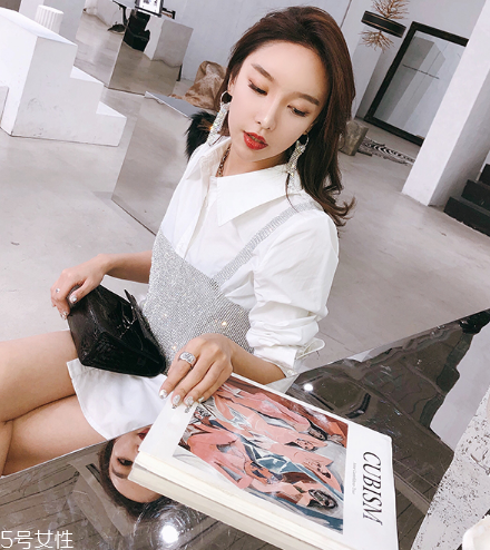 襯衫可以搭配羽絨服嗎？襯衫要這樣搭配