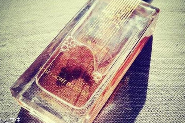 嬌蘭沙漠玫瑰香水好聞嗎？剛烈玫瑰濃厚迷人