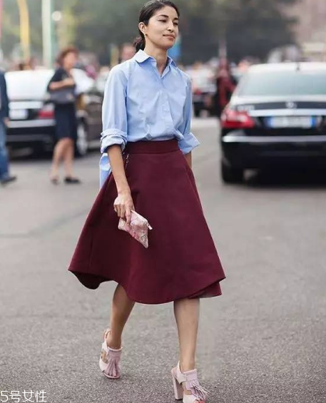 春天穿什么顏色衣服顯白？不要總是黑白灰