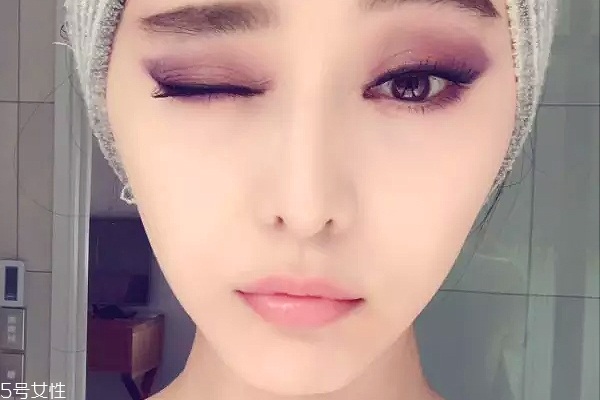 紫色眼影配什么口紅？配少女粉堪稱完美