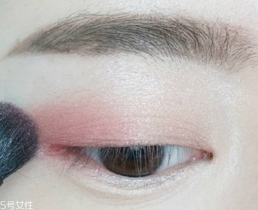 桃花妝用什么眼影好？3重色彩打造迷人眼妝