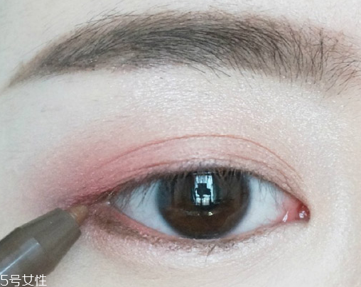 桃花妝用什么眼影好？3重色彩打造迷人眼妝