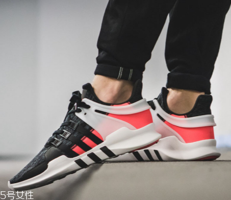 春天運動穿什么衣服？這些單品讓你更拉風(fēng)