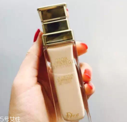 迪奧花蜜粉底液好用嗎？霧面美顏效果