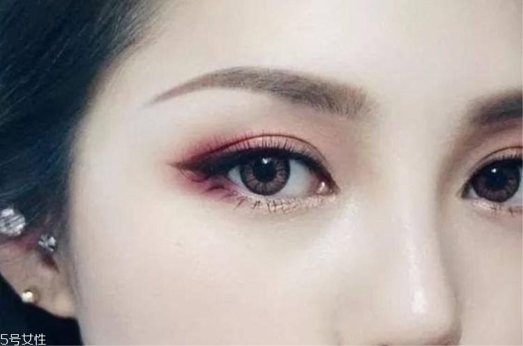 什么顏色的眼影顯白？這三種色號(hào)誰涂誰白