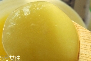蜂王漿是什么味道？辣味跟酸味