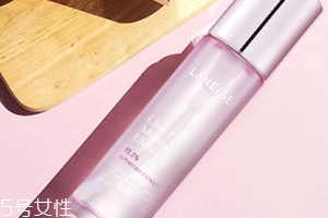 肌底液和爽膚水先用哪個(gè)？肌底液用在水之后