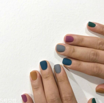 涂一次指甲油多久卸掉？最好是半個(gè)月卸掉