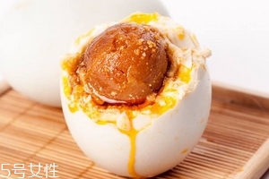 咸鴨蛋是生的還是熟的？肯定是生的