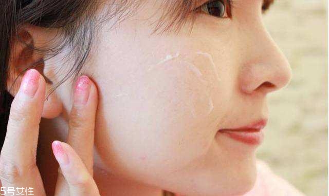 夏天油皮不能敷哪種面膜？這三種面膜越敷越油