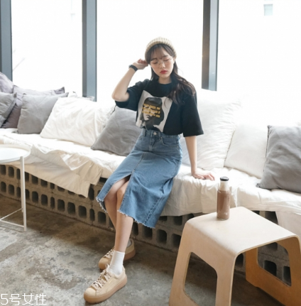 牛仔裙配什么上衣？最經(jīng)典的時尚穿搭