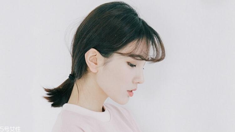 圓臉?lè)侥樳m合什么扎發(fā)？2018流行少女扎發(fā)