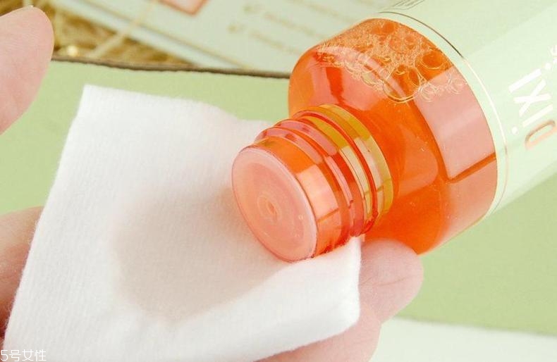 去角質(zhì)化妝水含酒精嗎？適合痘肌嗎？