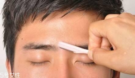 男生怎么化妝顯臉??？這4個(gè)地方化好秒帥