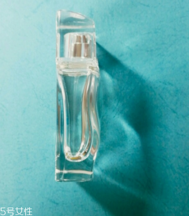 水生調(diào)聞起來(lái)像什么？讓人想起大海的香水