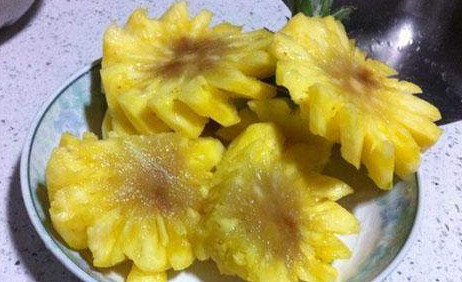 菠蘿里面發(fā)黑能吃嗎？切開菠蘿里面是黑色的怎么回事？