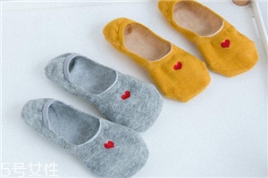襪子粘有頭發(fā)怎么辦？巧妙利用身邊物品