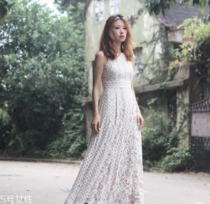 連衣裙搭配什么鞋子好看？處處散發(fā)迷人氣質(zhì)