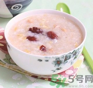 花生皮能不能吃？花生能和螃蟹一起吃嗎？
