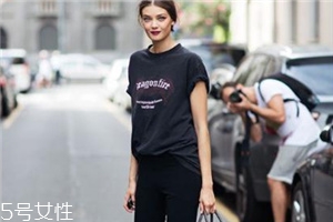 t恤怎么塞進(jìn)褲子好看？時(shí)尚達(dá)人都這樣塞