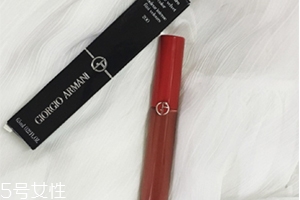 阿瑪尼紅管唇釉200是什么顏色？阿瑪尼紅管200唇部試色
