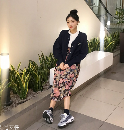 印花連衣裙配什么鞋子？印花連衣裙搭配鞋子圖片