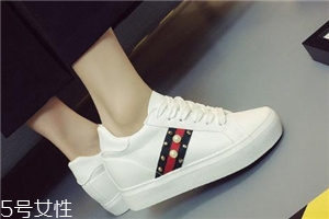 小白鞋可以用漂白水洗嗎？不要長(zhǎng)期用漂白水洗小白鞋
