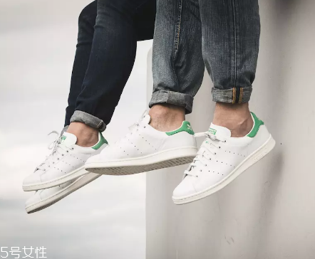 小白鞋可以用84洗嗎？慎用84洗小白鞋