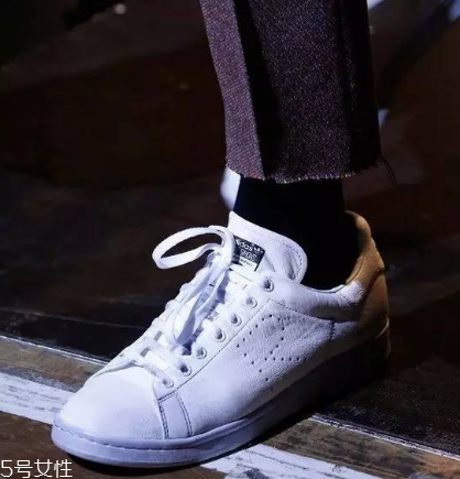 小白鞋曬黃了怎么辦？小白鞋曬黃了這樣恢復