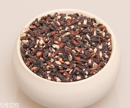 血糯米和黑米的區(qū)別 血糯米是黑米嗎？