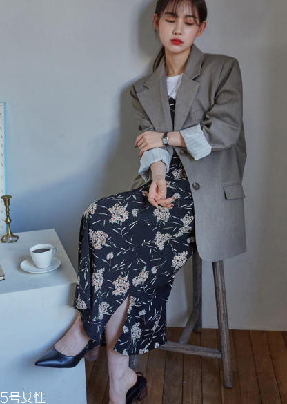 吊帶連衣裙配什么鞋子？吊帶連衣裙搭配鞋子圖片