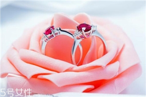 碧璽戒指一般多少錢(qián)？碧璽戒指的市場(chǎng)價(jià)值