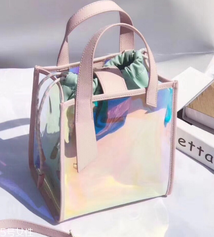 小ck鐳射包多少錢？charles keith鐳射包價格