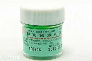 綠藥膏擦臉會變黑嗎？