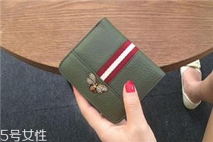 錢(qián)包里放多少錢(qián)合適？錢(qián)包里一般放多少錢(qián)