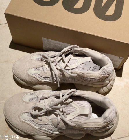 yeezy 500偏碼嗎？yeezy 500鞋碼標(biāo)準(zhǔn)嗎