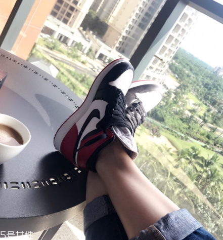 aj 1黑腳趾多少錢？aj 1黑腳趾市場價格
