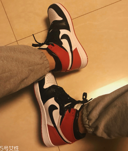 aj 1黑腳趾是荔枝皮嗎？aj 1黑腳趾皮質(zhì)是不是荔枝皮