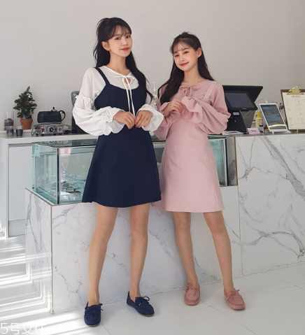 背帶裙配什么鞋子好看？背帶裙搭配鞋子技巧