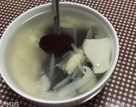 新鮮百合能泡水喝嗎？新鮮百合泡水好嗎？
