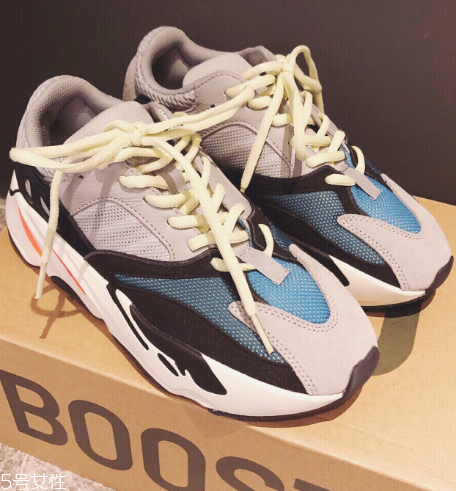 yeezy 700偏碼嗎？yeezy 700碼數(shù)正常嗎