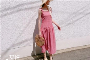 格子連衣裙搭配什么鞋子？格子連衣裙搭配技巧
