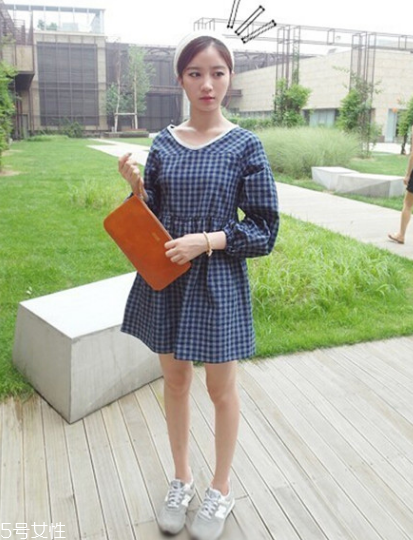 格子連衣裙搭配什么鞋子？格子連衣裙搭配技巧