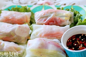 越南春卷皮用冷水還是熱水泡？越南春卷皮泡多久