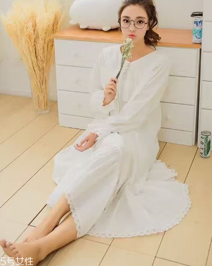睡衣里面要穿內(nèi)衣嗎？睡衣里面穿不穿內(nèi)衣