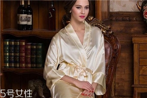 睡衣里面還要穿內(nèi)褲嗎？睡衣里面用不用穿內(nèi)褲
